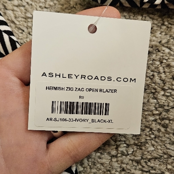 HEIMISH Ivory/Black Zig Zag Open Blazer - Picture 7 of 9